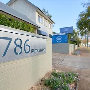 https://ruthven-street-motor-inn.queenslandhotels.net